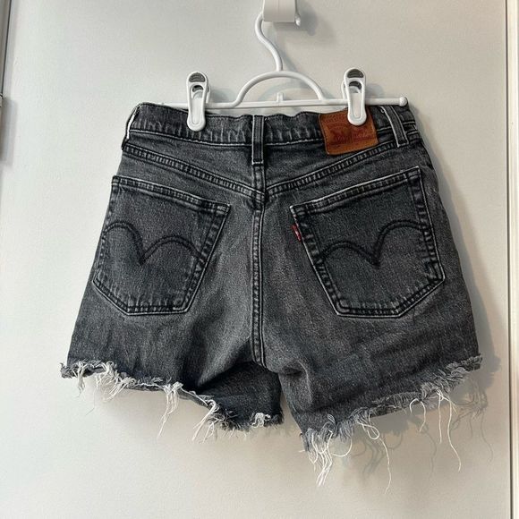 Vintage Levi Shorts - Picture 2 of 4